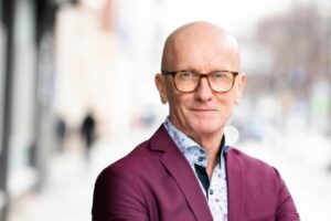 web.D0012031L0013450P001_Foto4jaccovandervegte2021120900041920 - RenovatieTotaal Jacco van der Vegte, projectmanager: “We laten eenvoudig gezegd leidingen aanleggen, inclusief regeltechniek en kleppen. Koude gaat heen, warm water terug.”