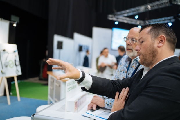 Gesprek op een vakbeurs