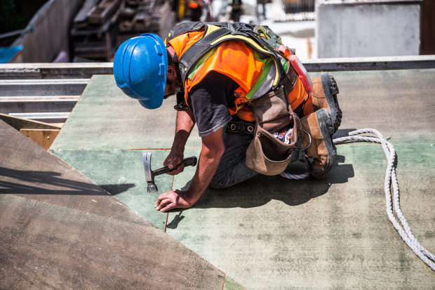 Werkende man in de bouw