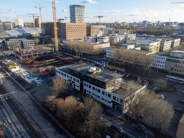 Kantoor wat wordt getransformeerd tot een appartementencomplex.