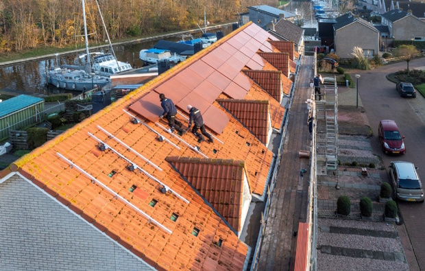 Gekleurde zonnepanelen.