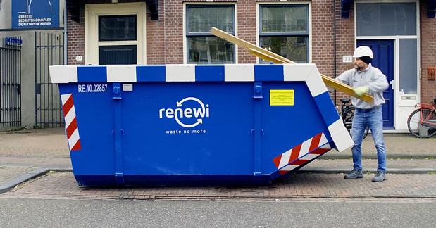 Bouwafval in een container