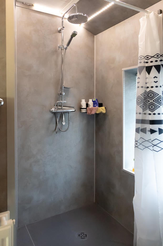 Web.circulaire-badkamer-helderkampstraat - RenovatieTotaal Badkamer gemaakt van pet flessen