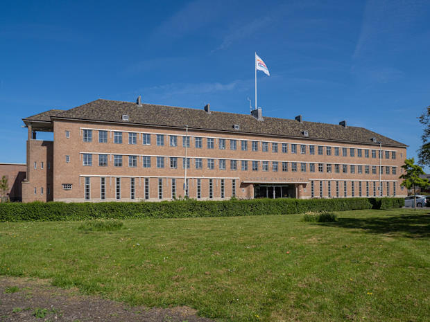 Het monumentale Zuiderziekenhuis in Rotterdam-Zuid is monumentaal gerenoveerd tot Zuider Gymnasium. Foto: BOEi.