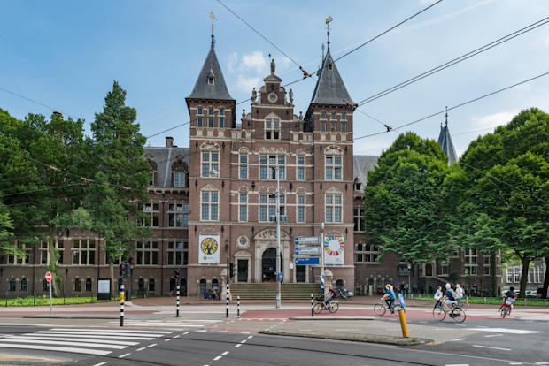 Ook het monumentale gebouw van het Koninklijk Instituut van de Tropen