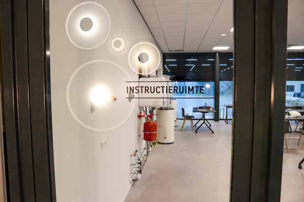 Instructieruimte in nieuwe fabriek