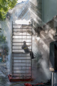 WebFoto 4-Foto Cor Bouwstra - RenovatieTotaal De gevel aan de parkzijde van het Aquarium in Artis wordt schoongemaakt.