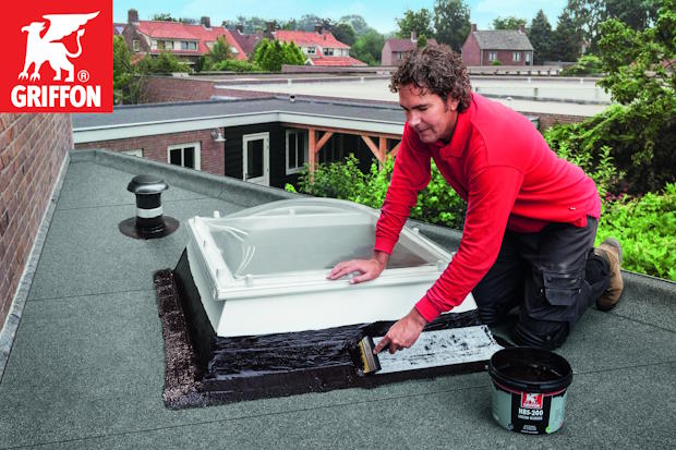 Vloeibare coating wat op wordt toegebracht op een lichtkoepel om het waterdicht te krijgen