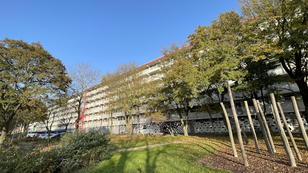 coverFoto_1 - RenovatieTotaal Een appartementencomplex in Leiden – met 180 woningen – heeft in een paar jaar tijd een forse verduurzamingsslag gemaakt.