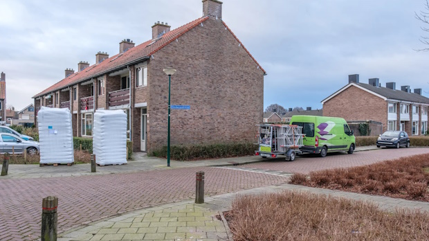 In Kaatsheuvel worden huurwoningen van woningcorporatie Stichting Casade gerenoveerd, en voorzien van biobased isolatiematerialen.