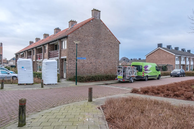 webNieuwe_foto_1 - RenovatieTotaal In Kaatsheuvel worden huurwoningen van woningcorporatie Stichting Casade gerenoveerd, en voorzien van biobased isolatiematerialen.